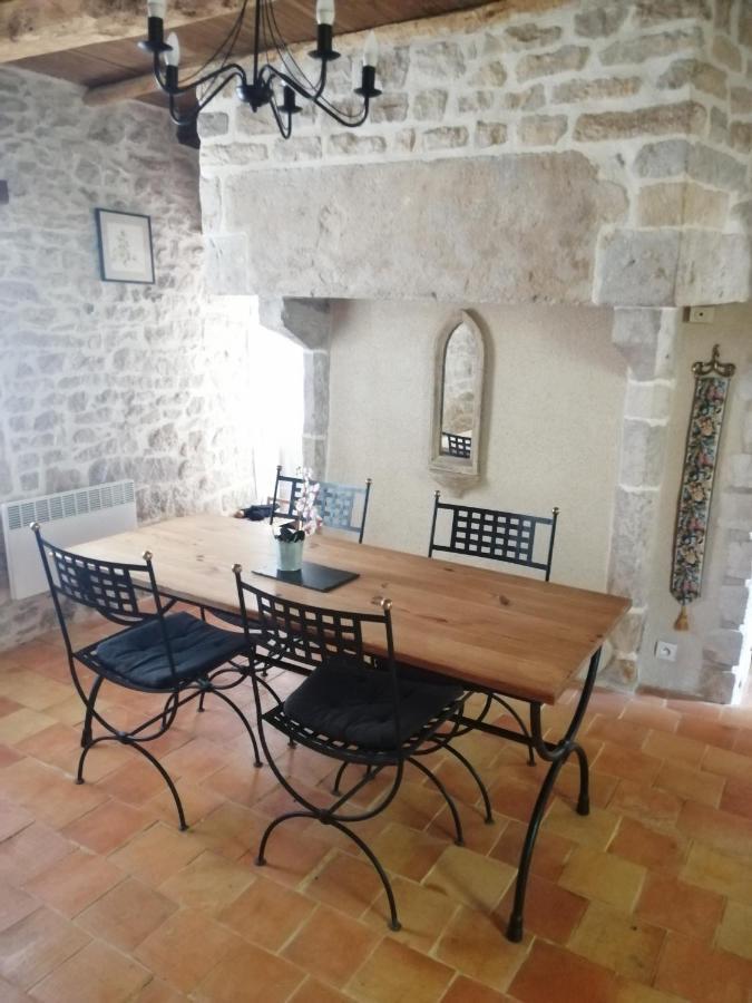 Traditional Stone Cottage Condac Bagian luar foto