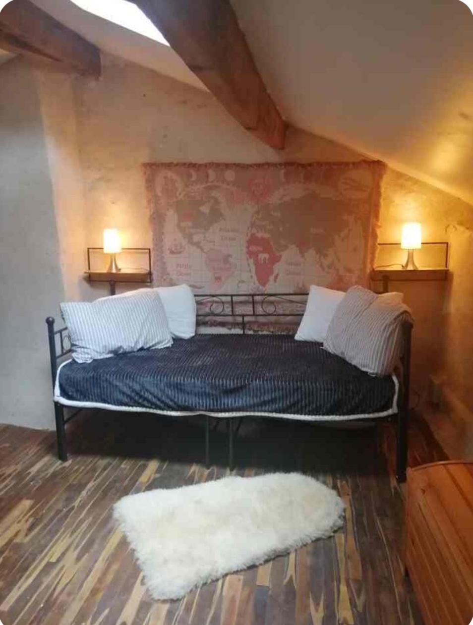Traditional Stone Cottage Condac Bagian luar foto